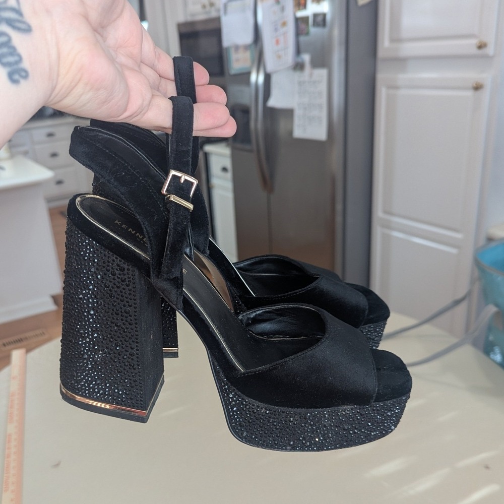 Glam Kenneth Cole NY Dolly Crystal Black Velvet Rhinestone Platform Sandals 10